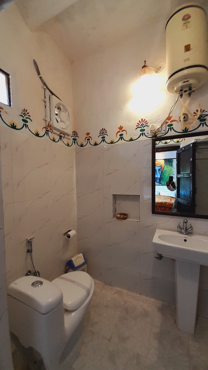 First Floor Deluxe Room - washroom 1