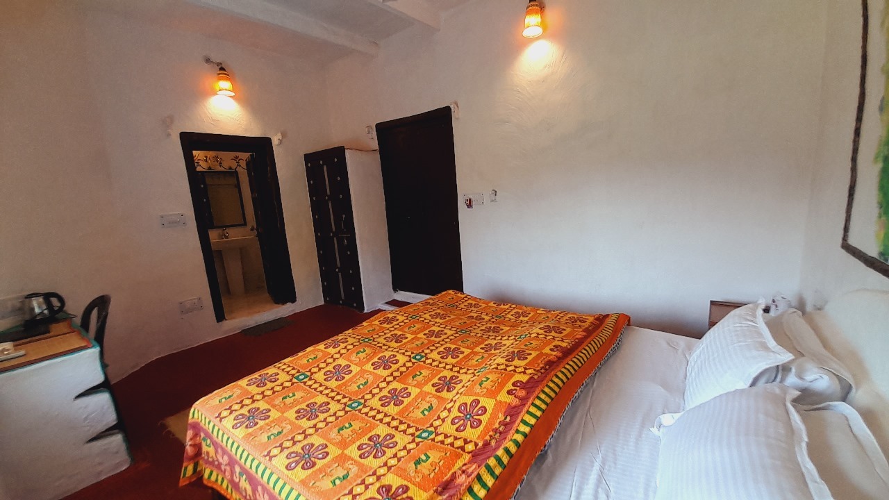 First Floor Deluxe Room - room view 6