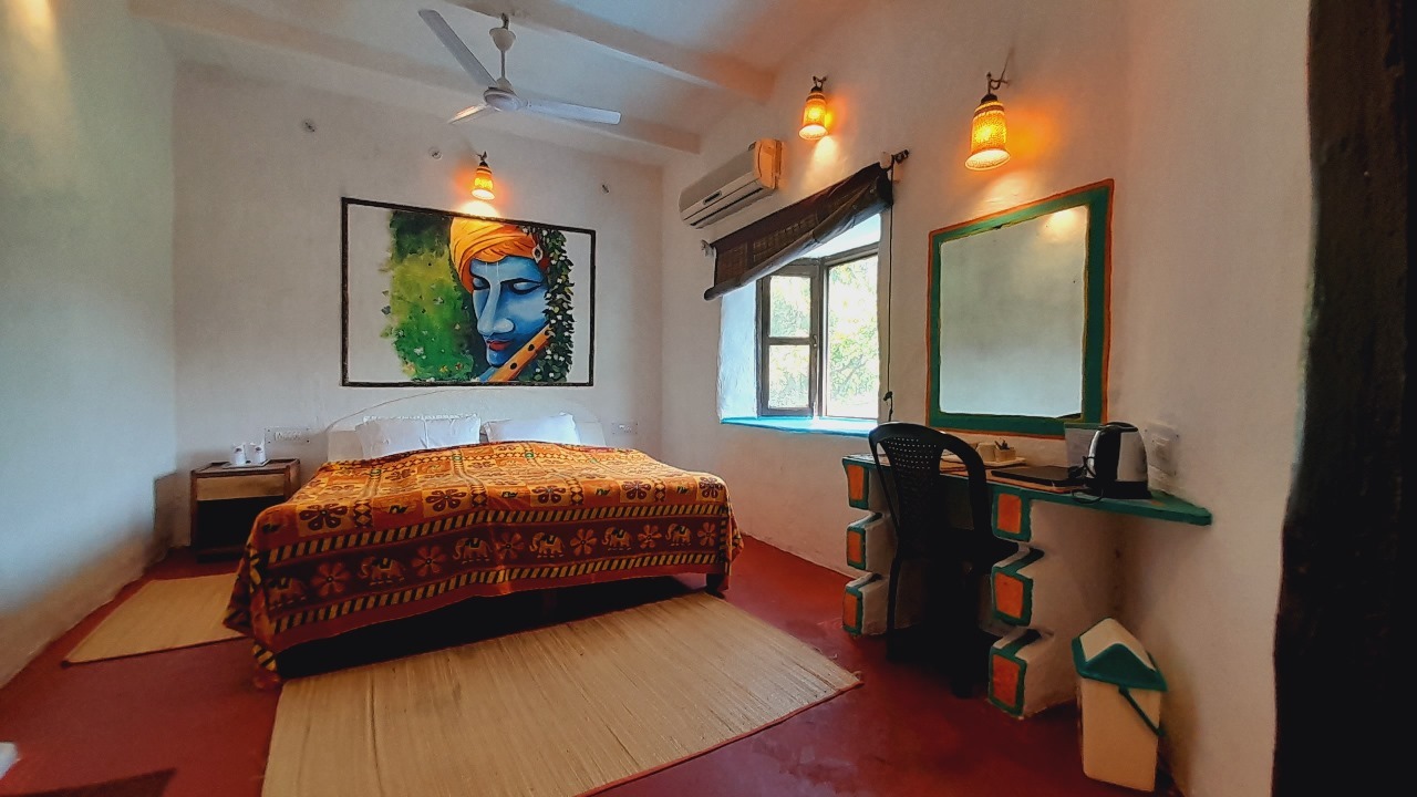 First Floor Deluxe Room - room view 7