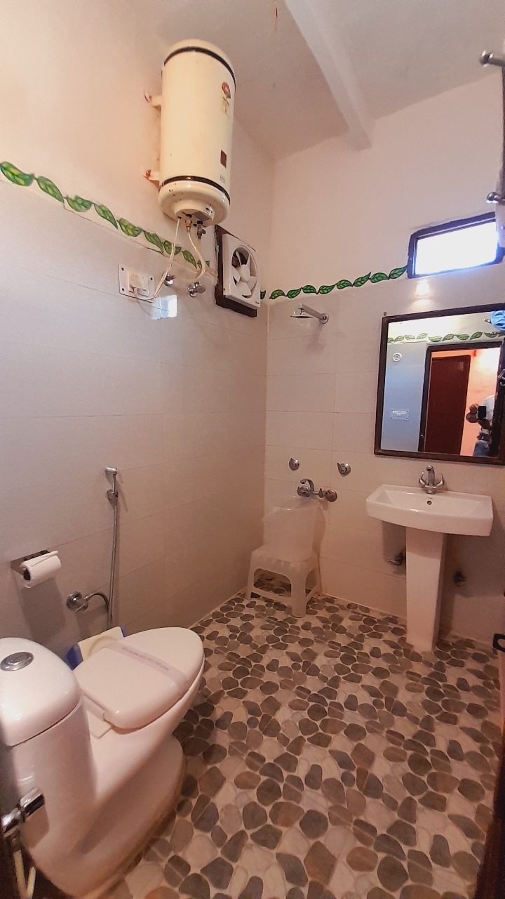 First Floor Deluxe Room with Balcony - washroom 1