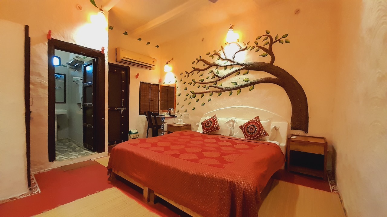 First Floor Deluxe Room with Balcony - room view 2