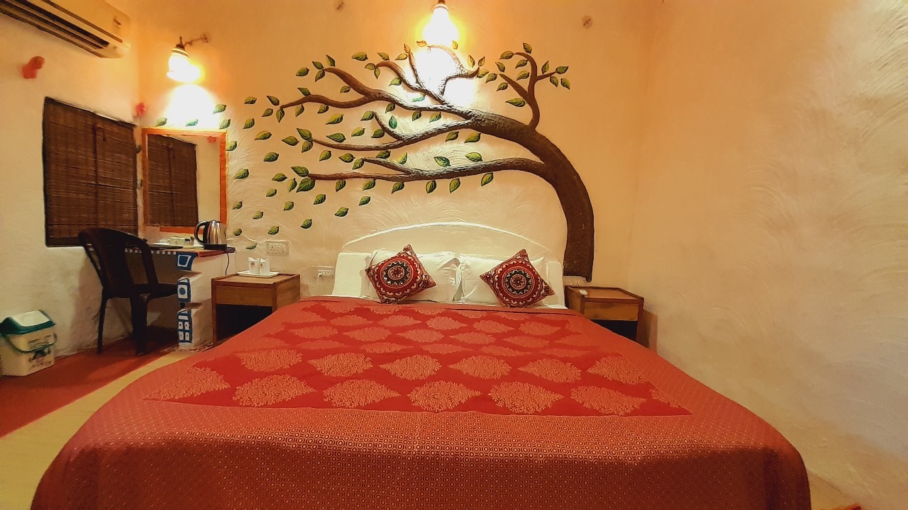 First Floor Deluxe Room with Balcony - room view 3