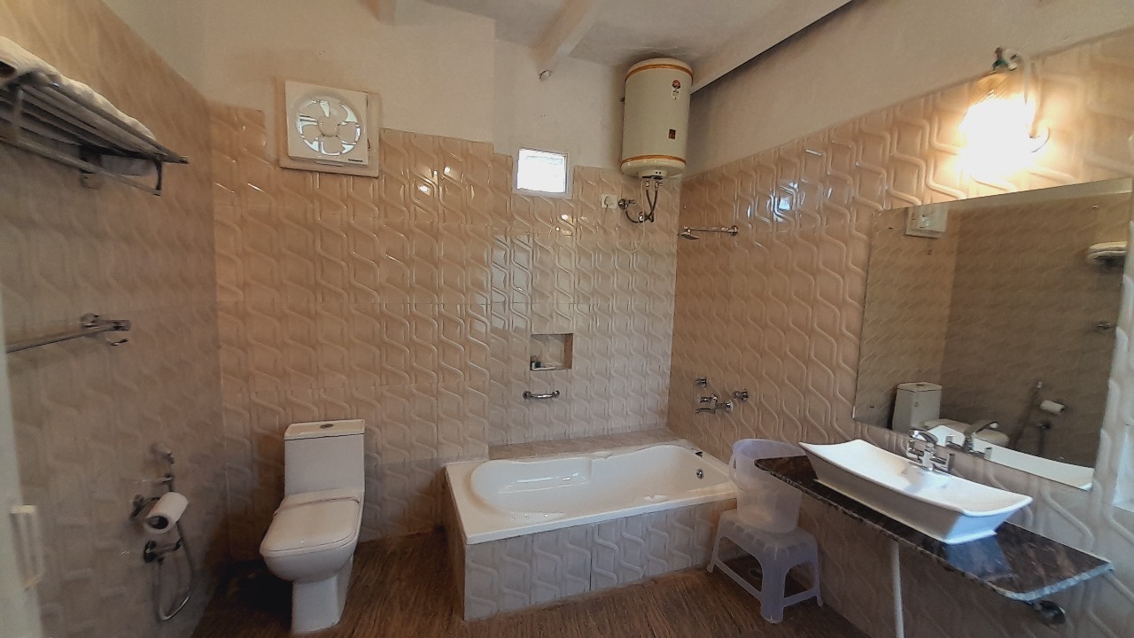 First Floor Suite with Personal Splash Pool - washroom 8