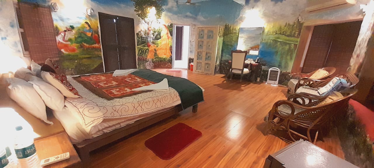 Radha Krishna Royale Suite with Splash Pool - suite view 3