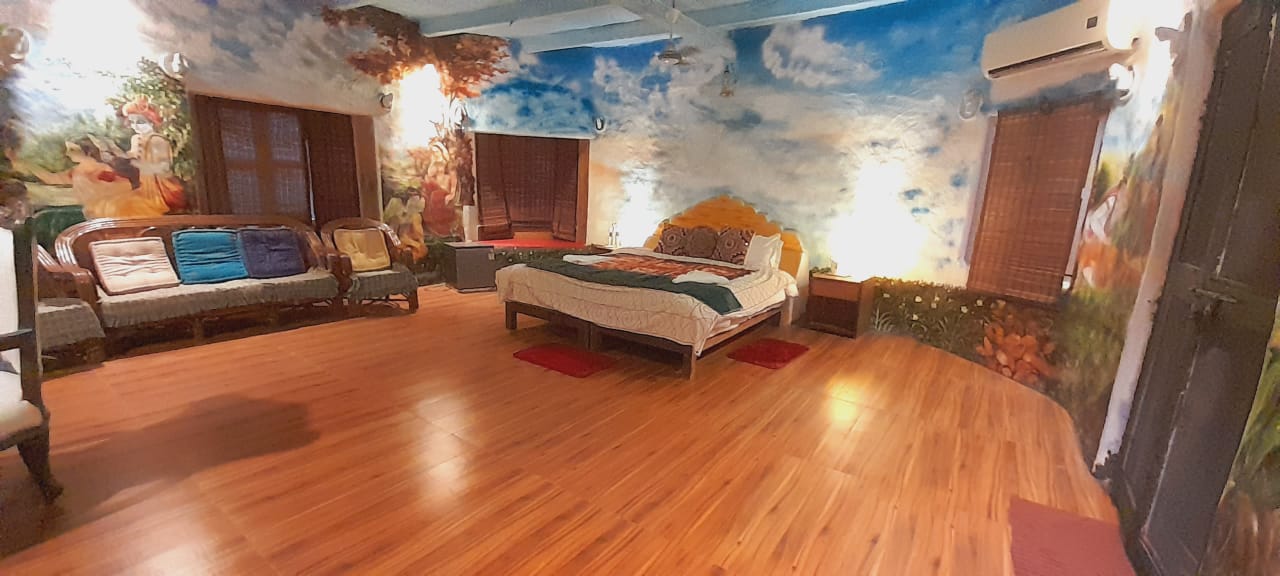 Radha Krishna Royale Suite with Splash Pool - suite view 6