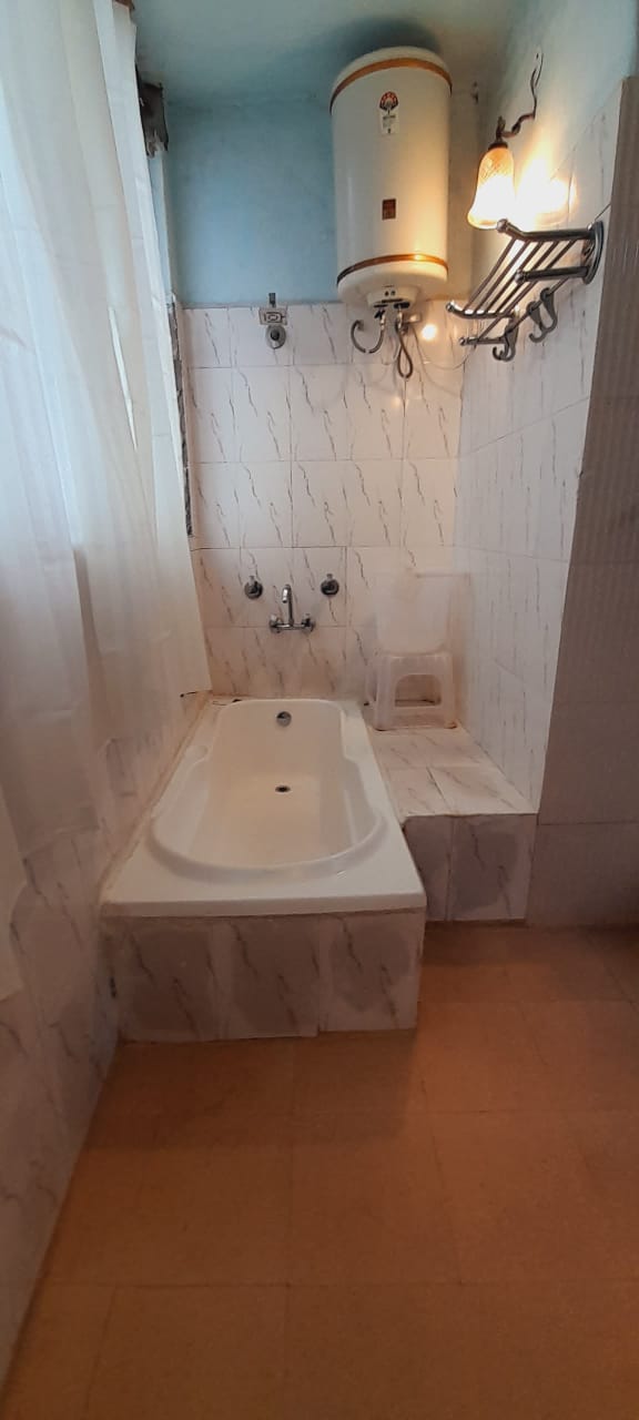 Radha Krishna Royale Suite with Splash Pool - washroom 8