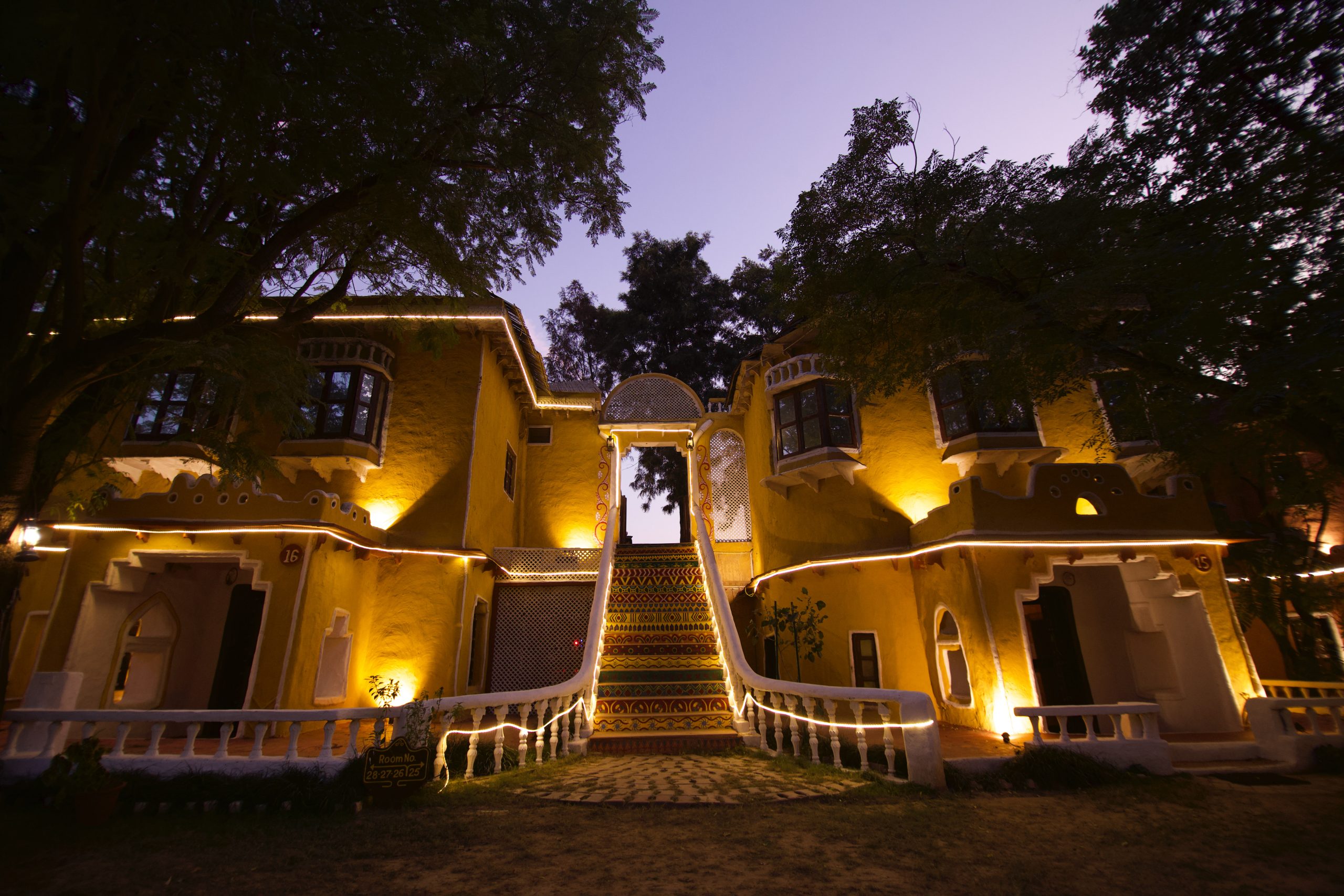 Evening wedding lighting at Surjivan