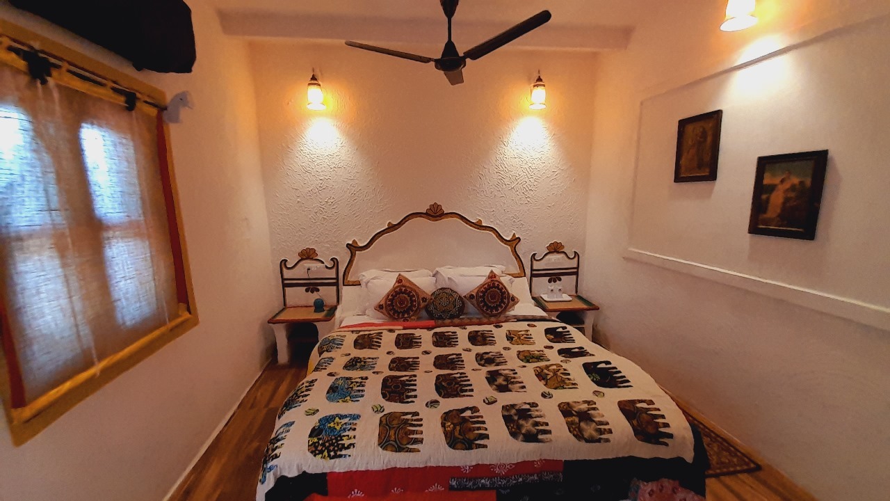 Double Occupancy Premium First Floor Room - room view 3