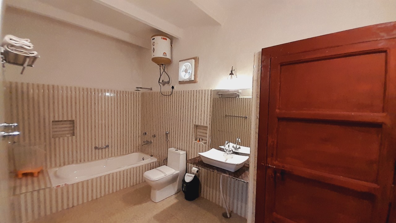 Double Occupancy Premium First Floor Room - washroom 5